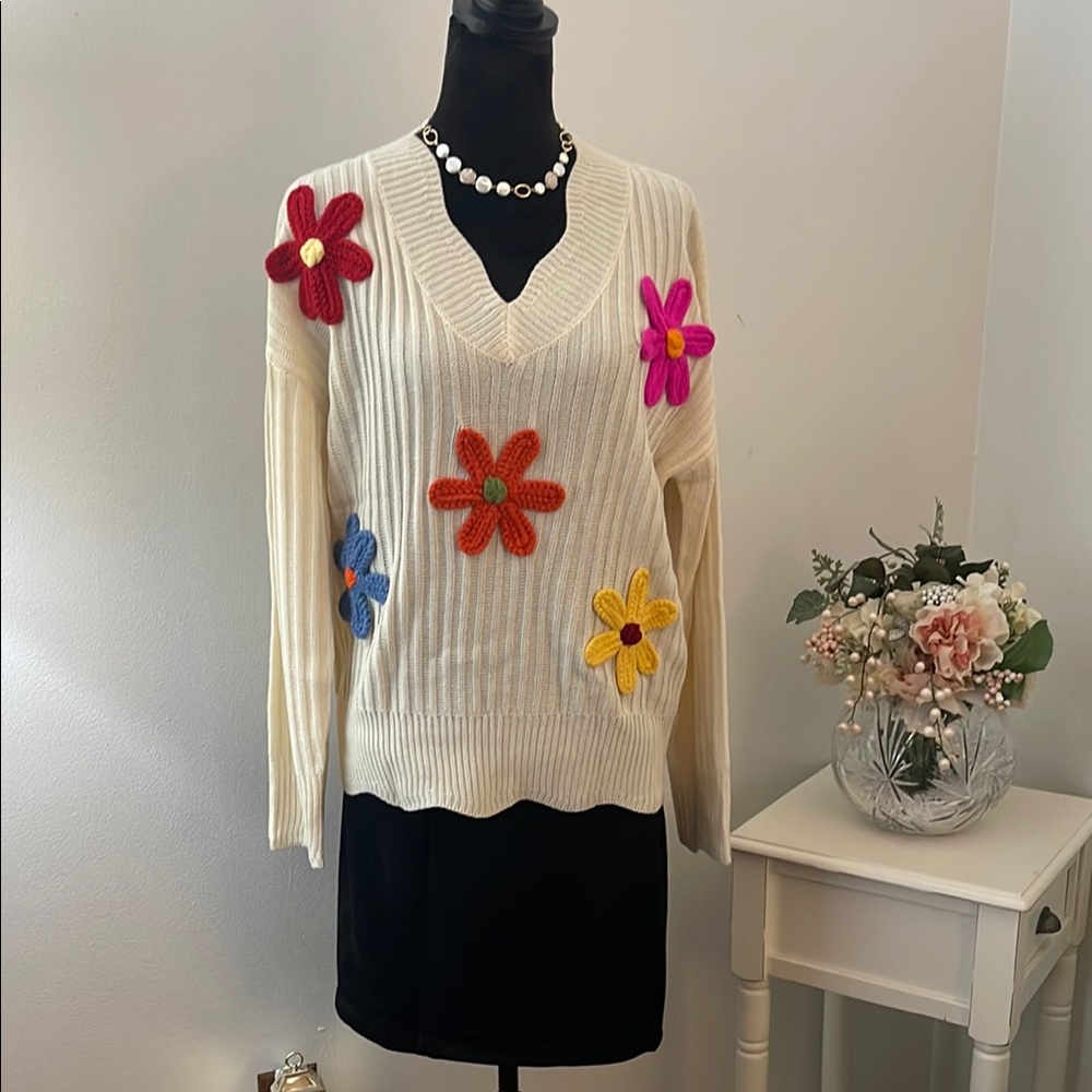 Floral Embellished V-Neck Sweater - Cream